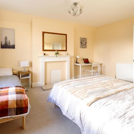 Guildford Station With Parking Apartment Bagian luar foto