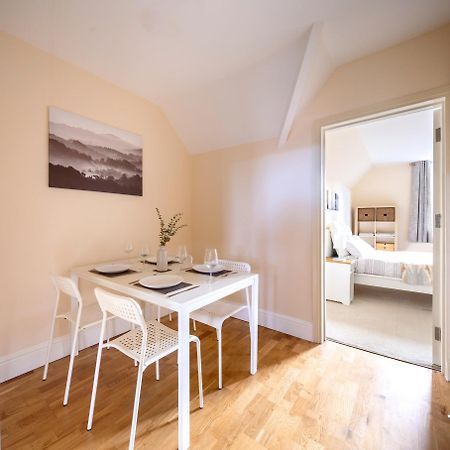 Guildford Station With Parking Apartment Bagian luar foto