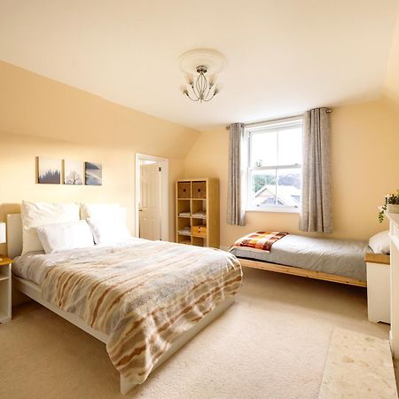Guildford Station With Parking Apartment Bagian luar foto