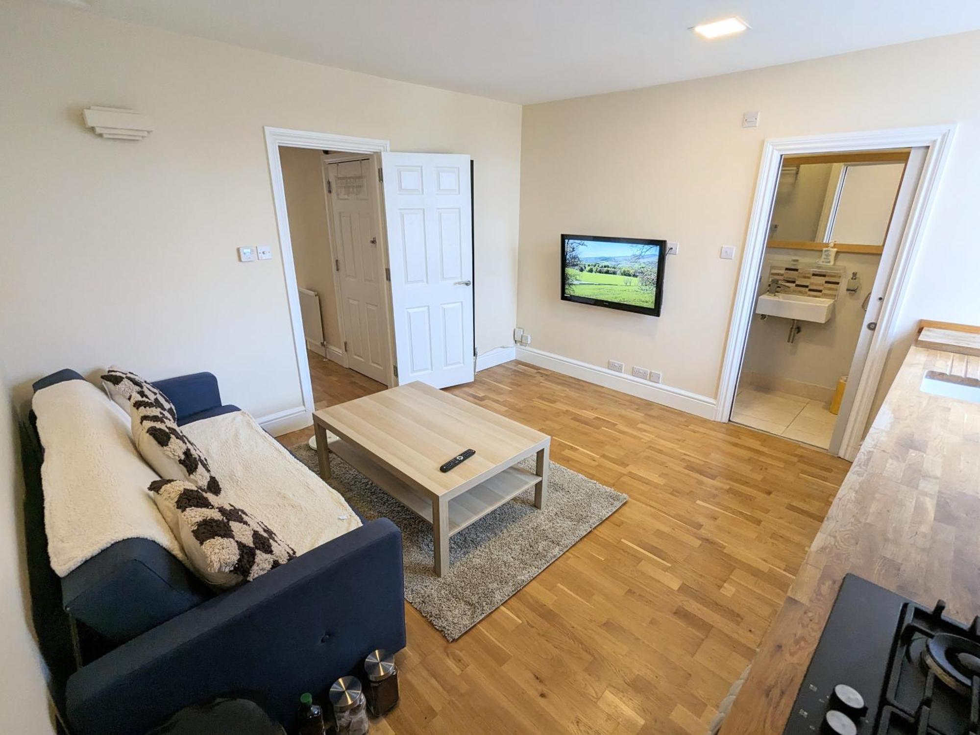 Guildford Station With Parking Apartment Bagian luar foto