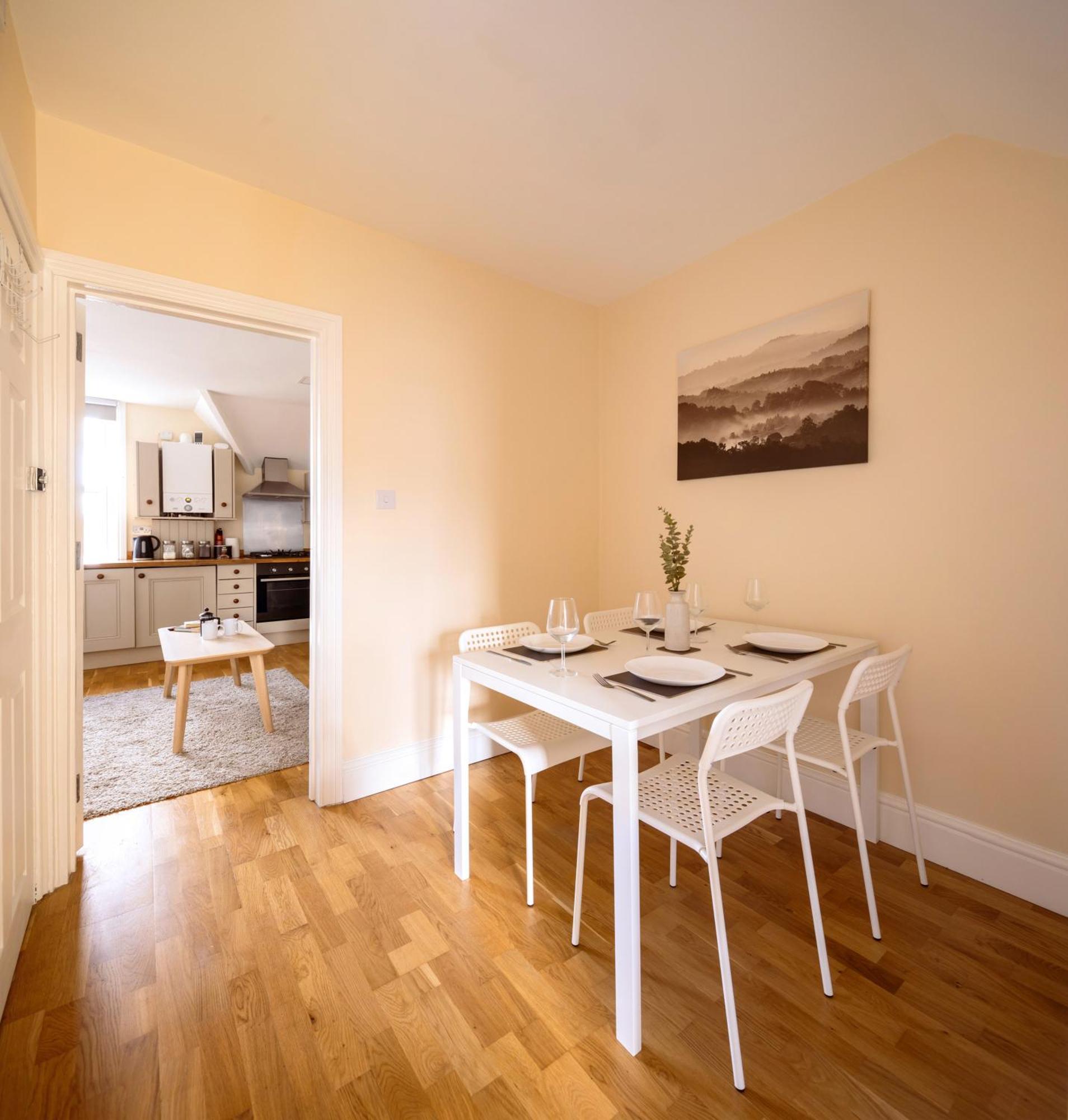 Guildford Station With Parking Apartment Bagian luar foto