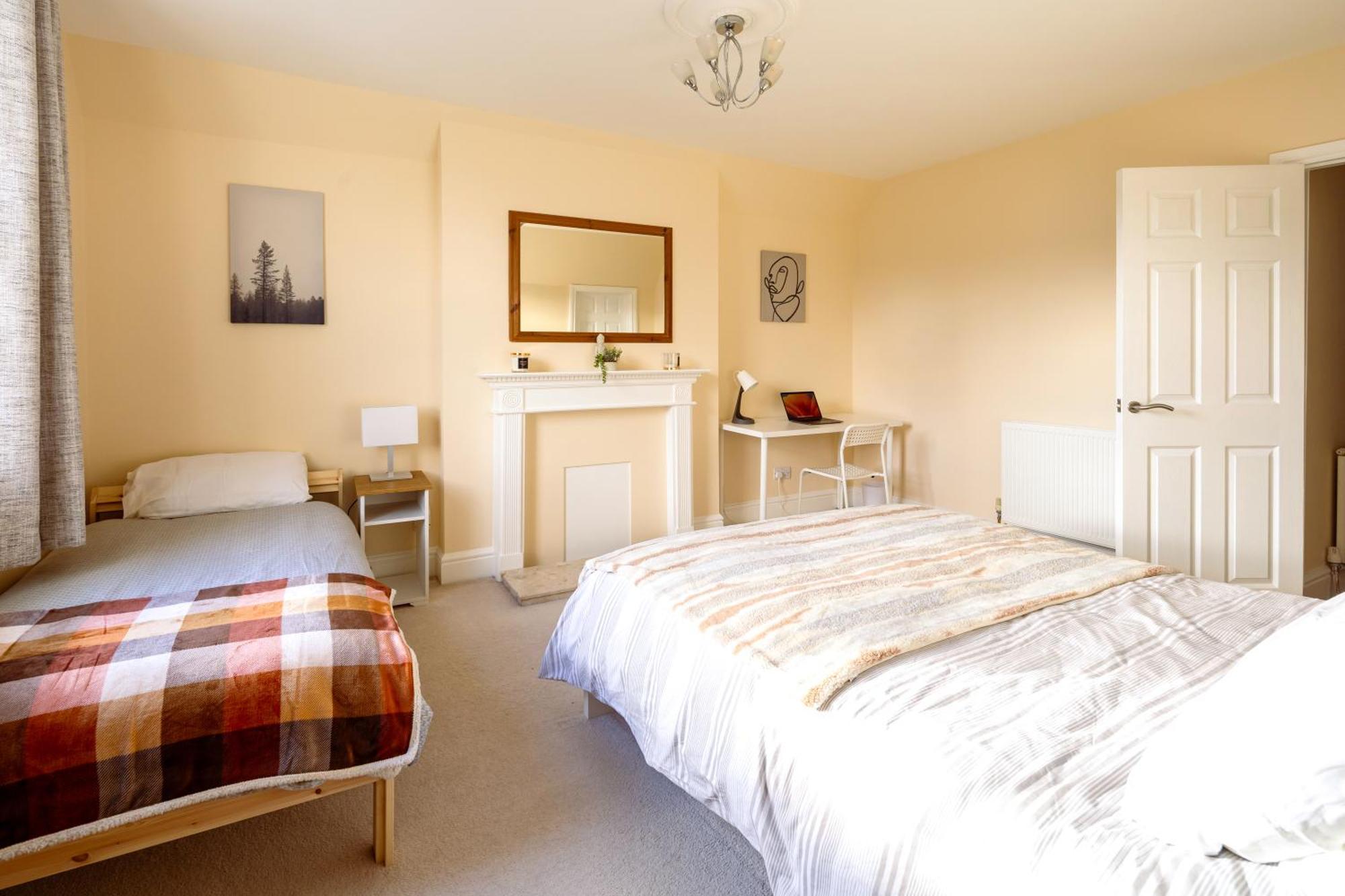 Guildford Station With Parking Apartment Bagian luar foto