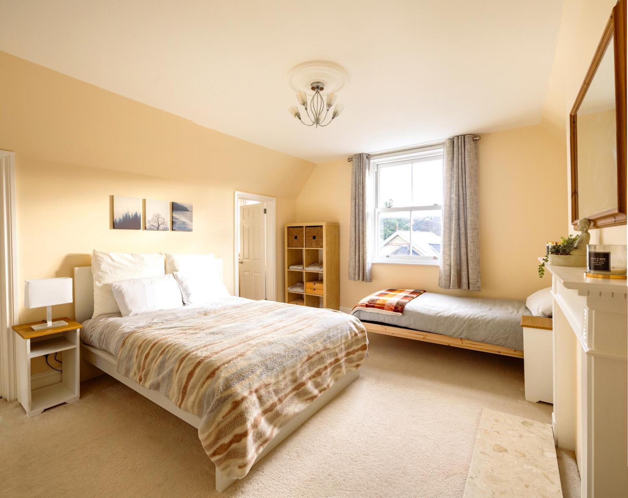 Guildford Station With Parking Apartment Bagian luar foto