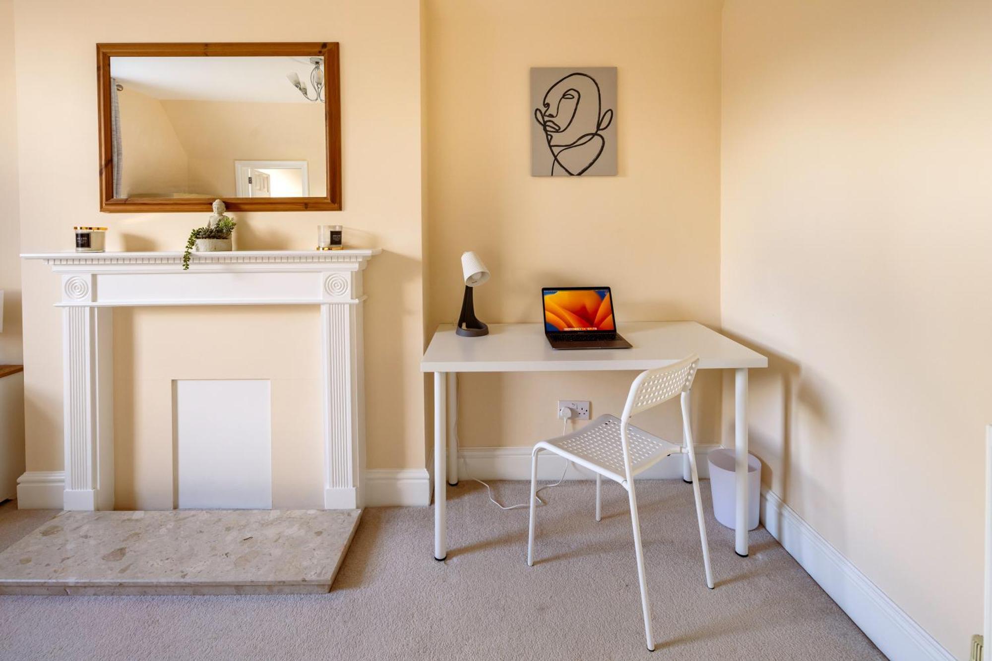 Guildford Station With Parking Apartment Bagian luar foto