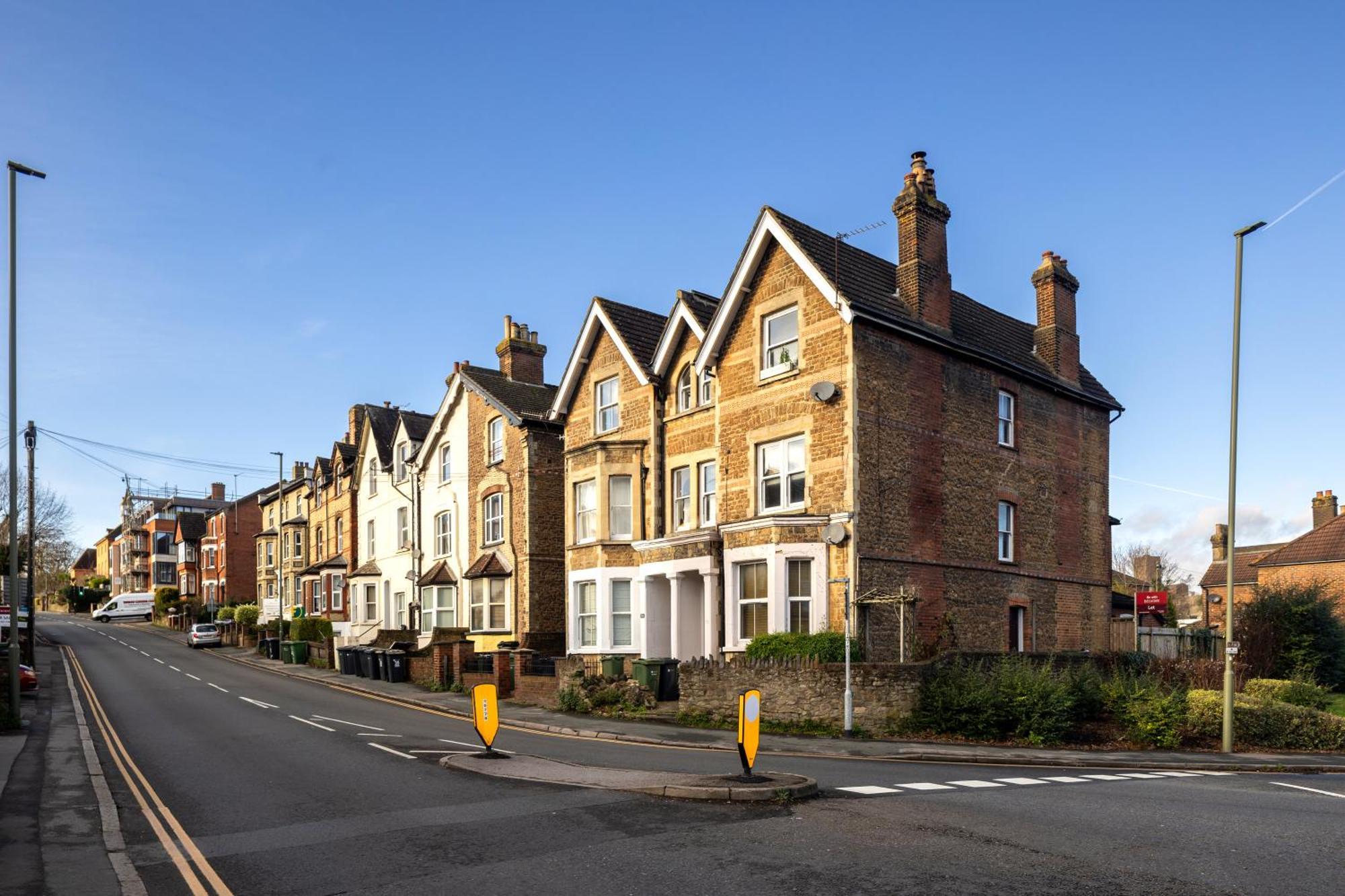 Guildford Station With Parking Apartment Bagian luar foto